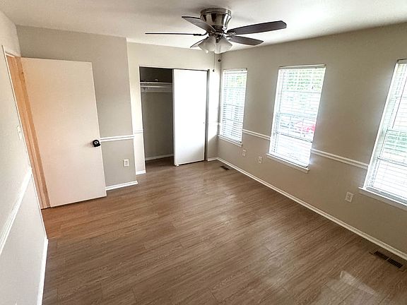 5th image of 18718 Pikeview Dr