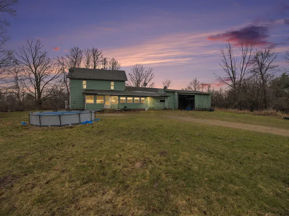 9697 S Colonial Ave, Grant, MI 49327