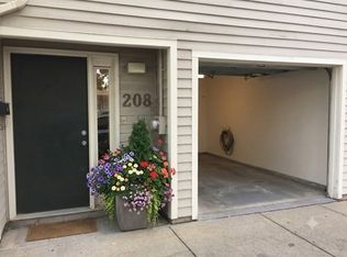 208 Charles St #208, Cambridge, MA 02141