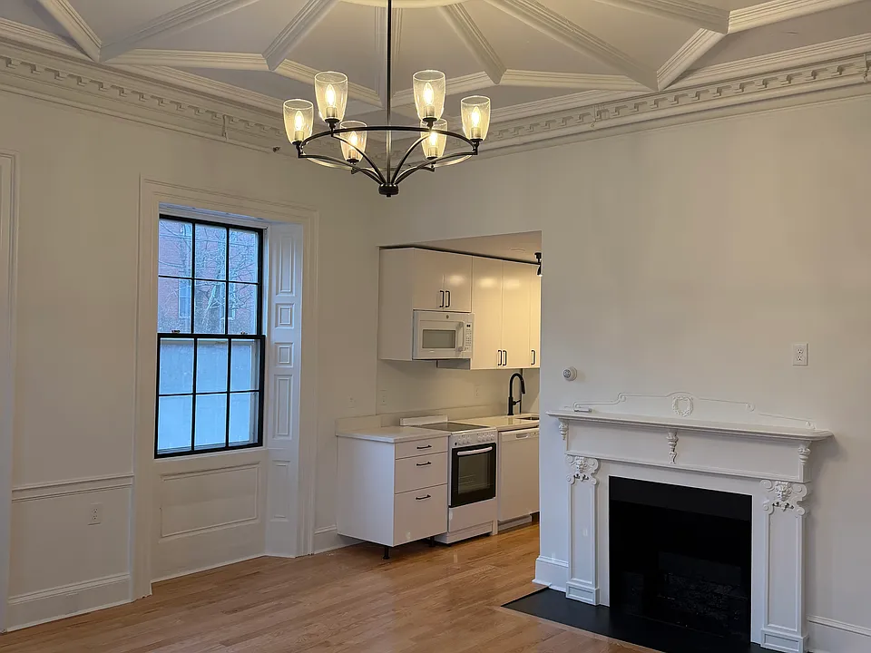 79 High St #1B