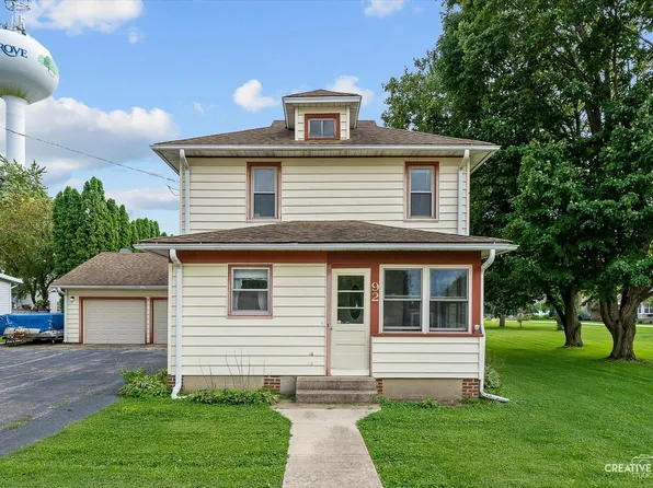 92 Maple St, Sugar Grove, IL 60554