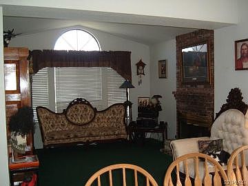 3rd image of 15059 Laurel Ln