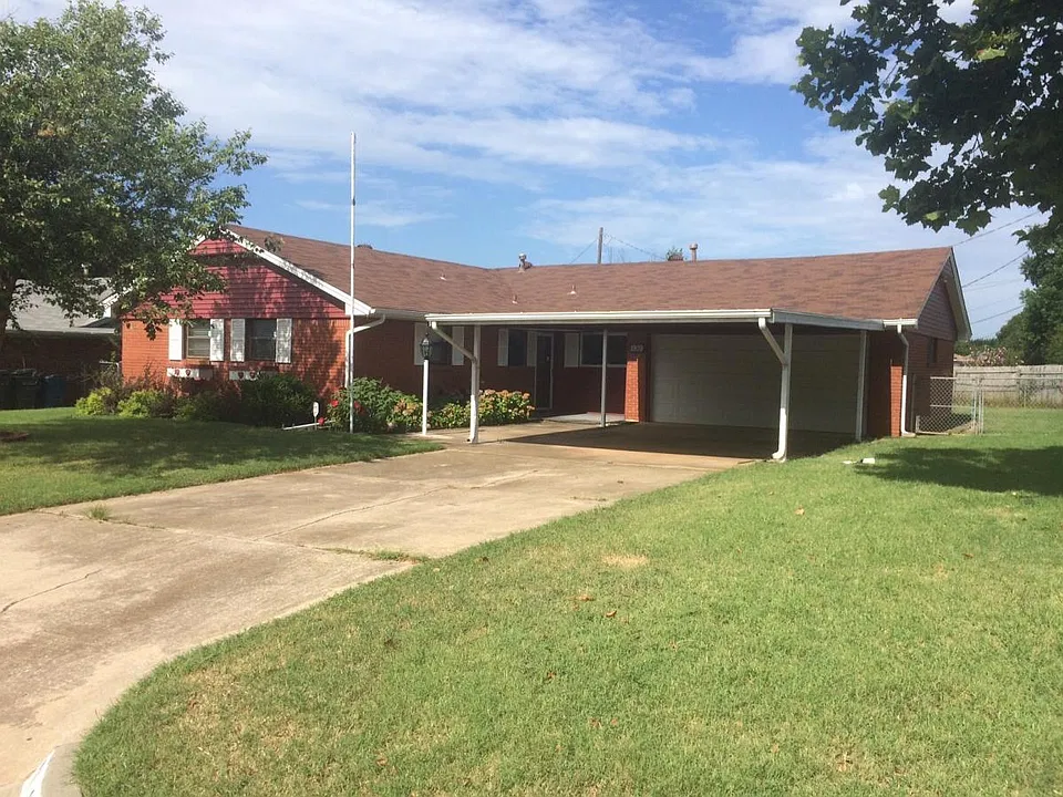 1909 Symphony Ln
