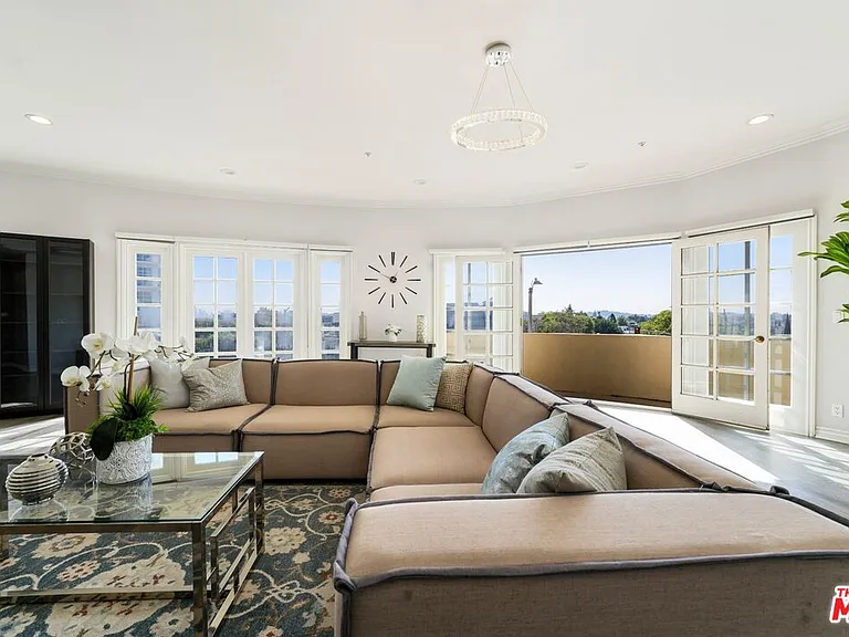 1278 S Camden Dr #202 — Photo 2