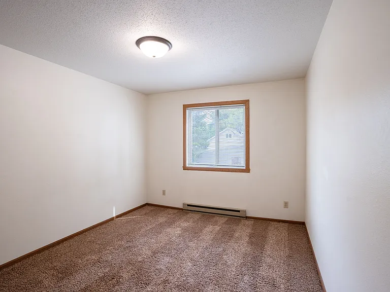 Fargo, ND Monticello Apartments | 21B | Bedroom