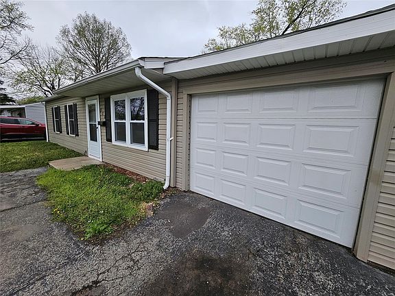 2nd image of 510 Saint James Ln