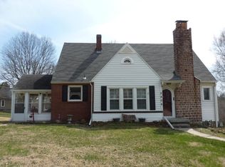 2406 Center Dr, Saint Joseph, MO 64503