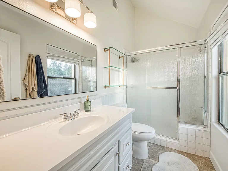 921 E Foxhill Dr — Photo 17