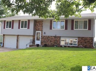 11562 Rambleridge Rd, Omaha, NE 68164