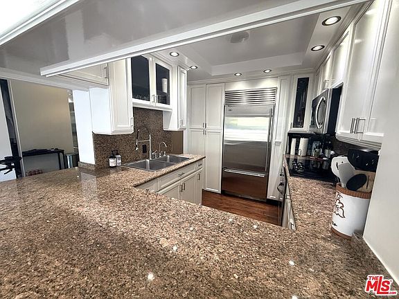 5th image of 999 N Doheny Dr APT 703