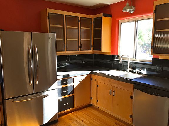 Artfully updated, Gourmet Kitchen