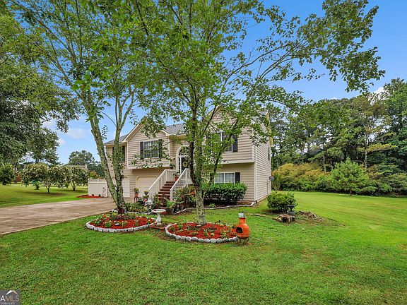 2nd image of 401 Nicole Ct