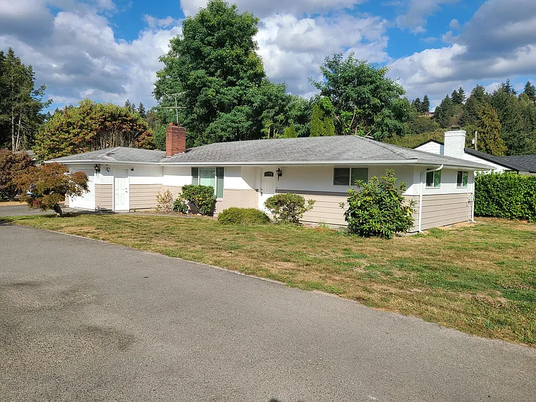1821 E Main St — Photo 2