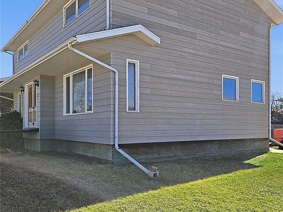 3rd image of 802 Ridpath ROAD