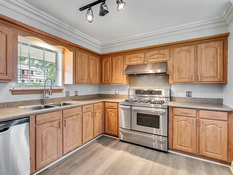 612 Orangewood Dr — Photo 10