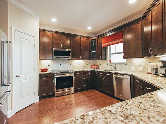 2nd image of 118 Bellingdon Dr