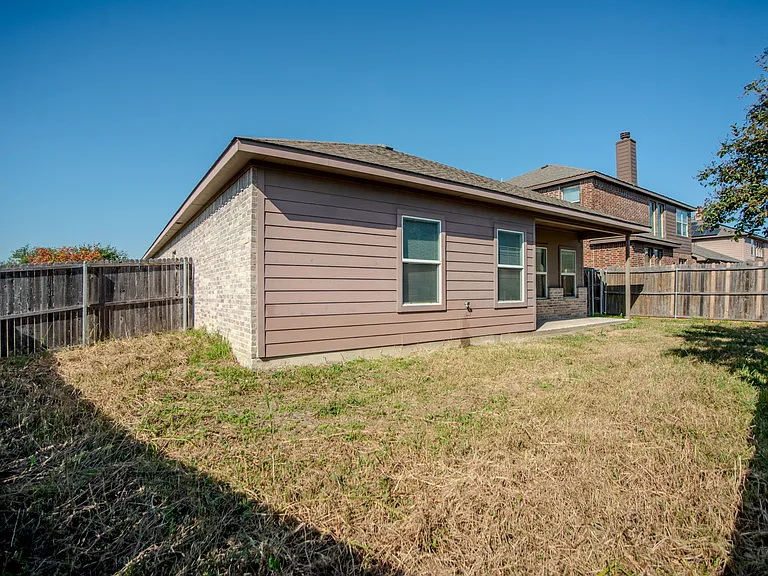 2049 Meadow View Dr — Photo 27