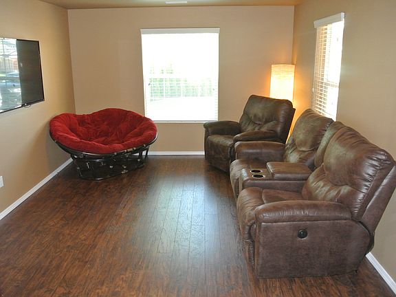 Den/Bonus Room