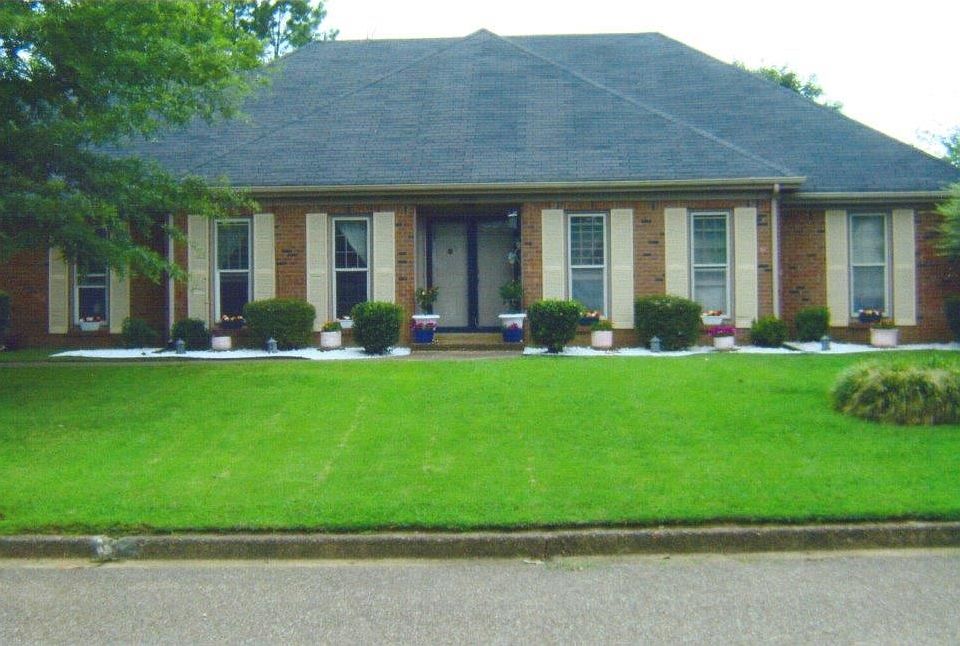 1st image of 2753 Gerald Ford Dr E