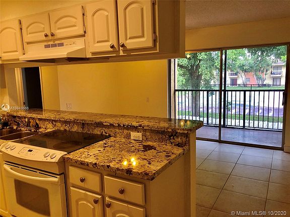 4th image of 4437 Treehouse Ln #F