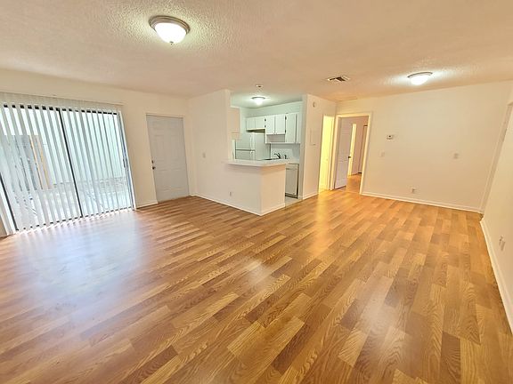 3rd image of 34 Crossing Cir APT E