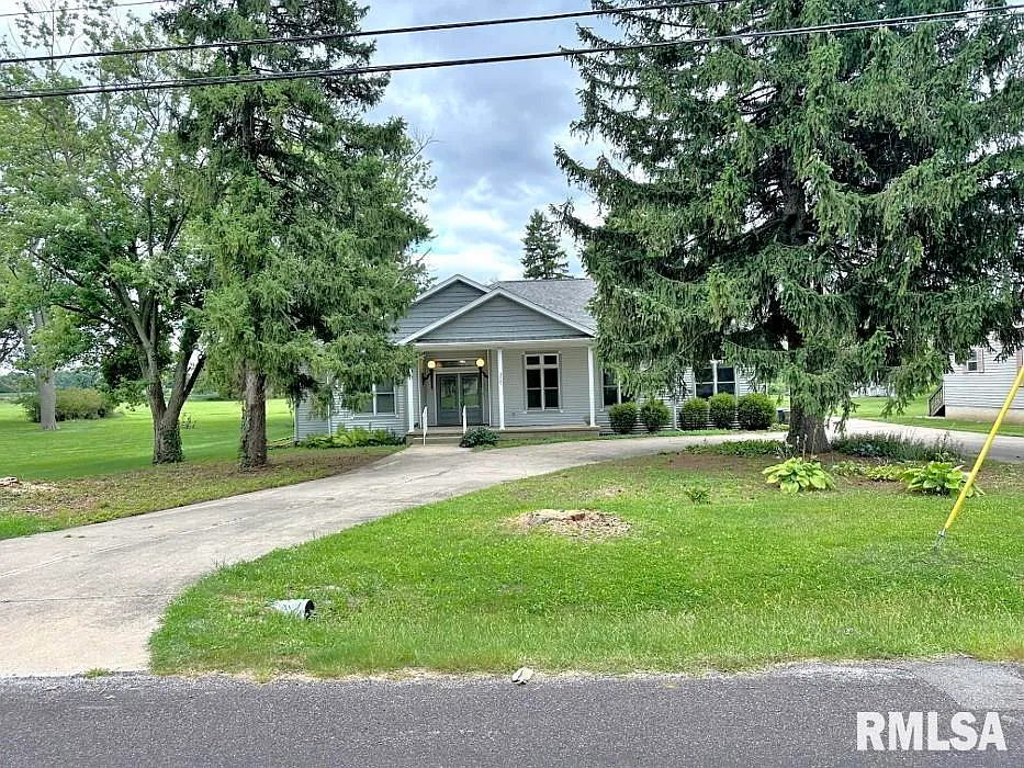 300 Lilac Ln photo 1