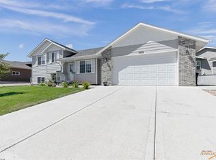 3028 Willowbend Rd, Rapid City, SD 57703