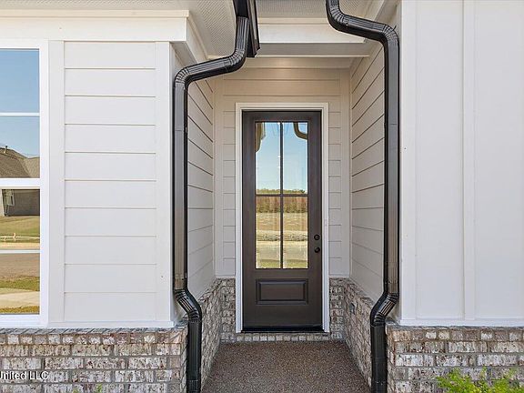 5th image of 433 Sunflower St