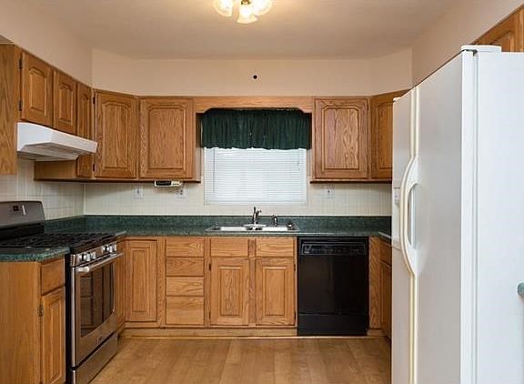 3rd image of 3178 Clifton Ave