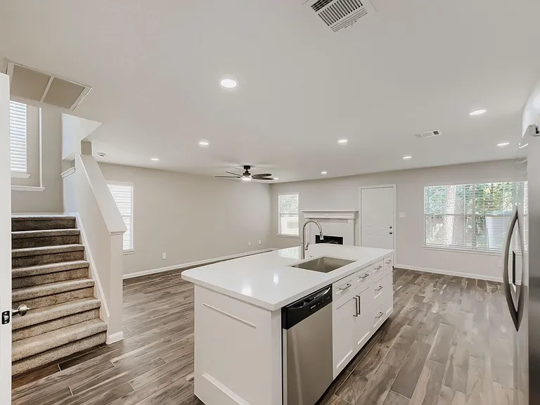11 Wineberry Pl — Photo 8