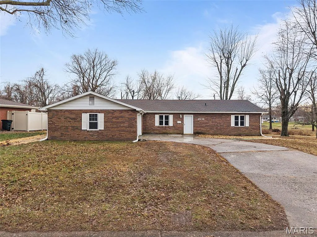 2638 Angela Dr photo 1