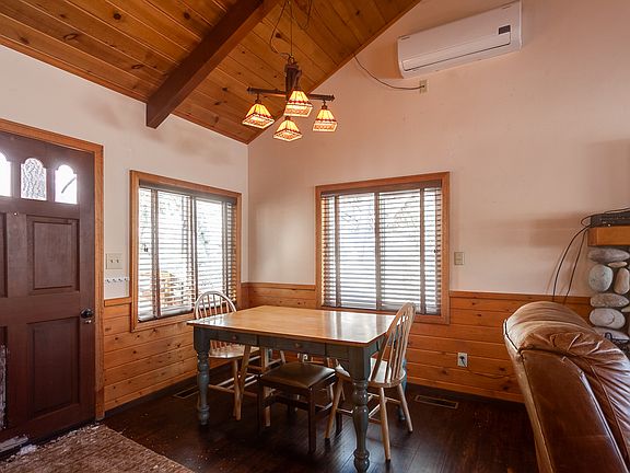 5th image of 698 Villa Grv