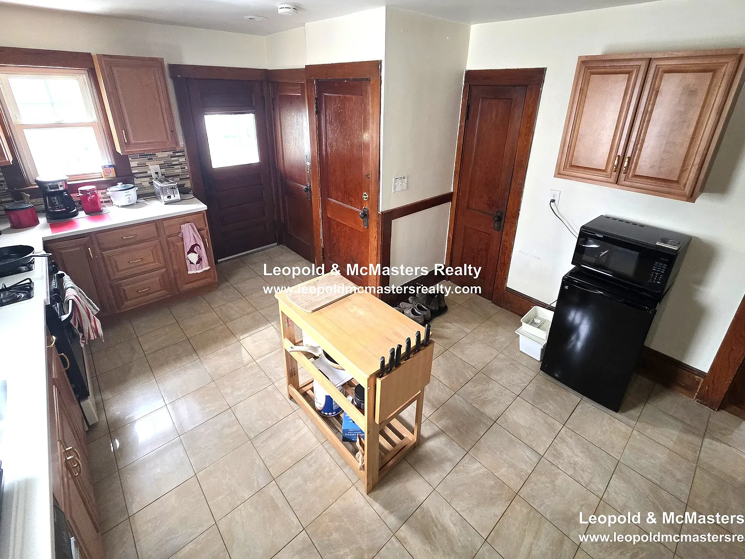 3 bed, 1.0 bath, 1200 sqft, $3,600 — Photo 3