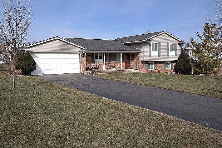 1st image of 40 Lisa Cir