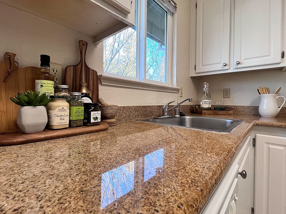Kitchen-Granite Counters