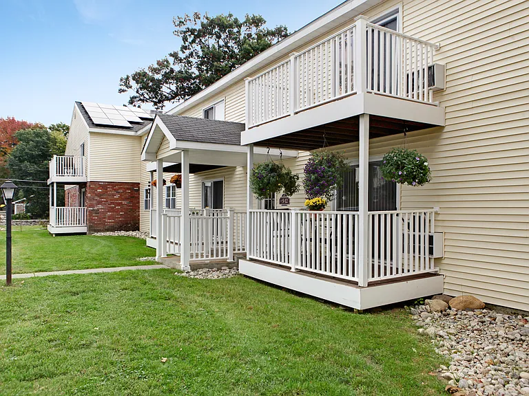 Saratoga Garden Apartments — Photo 5
