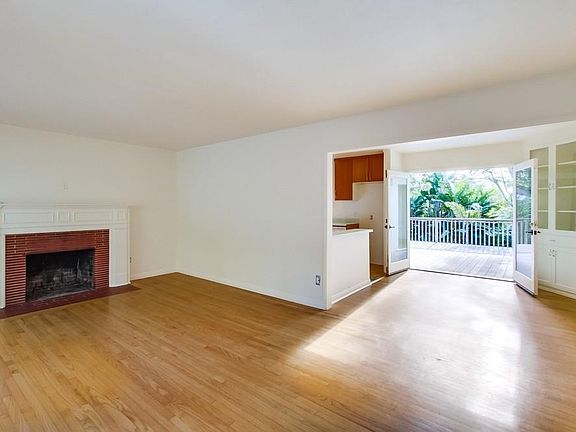 2nd image of 5324 La Jolla Blvd