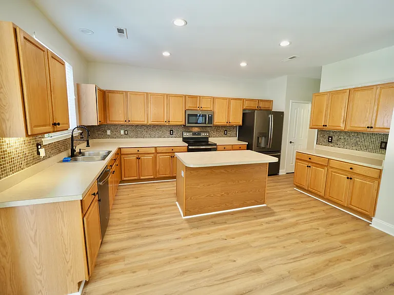 27 Border Ave — Photo 12