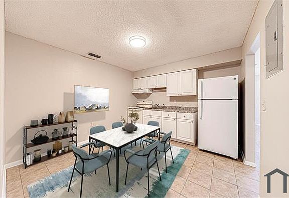 3rd image of 415 NE 11th Ave APT 2