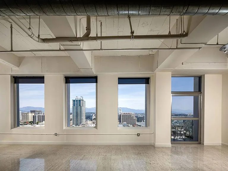 Thurman Lofts — Photo 40
