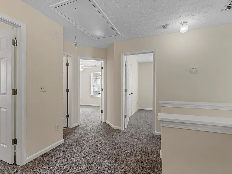 310 Sarasota Ln — Photo 25