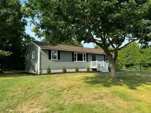 55 Sunset Dr, Somerset, MA 02725