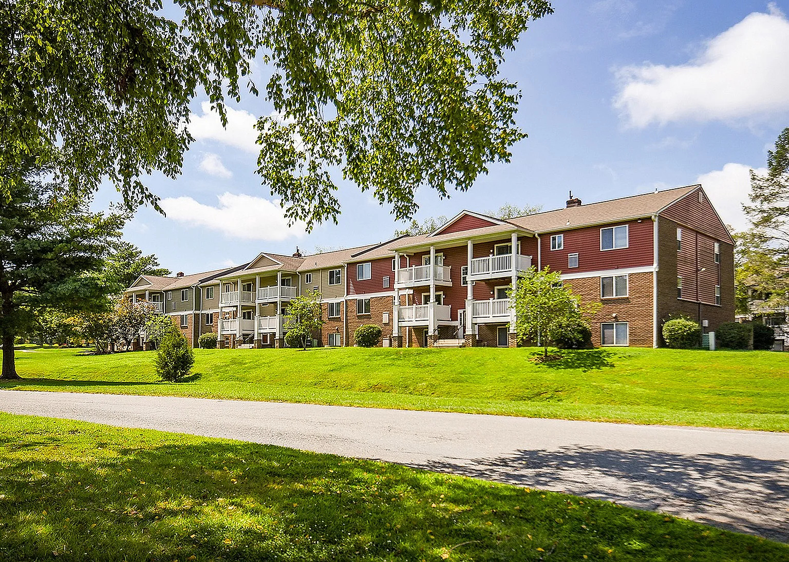 OakTree Apartments — Photo 2