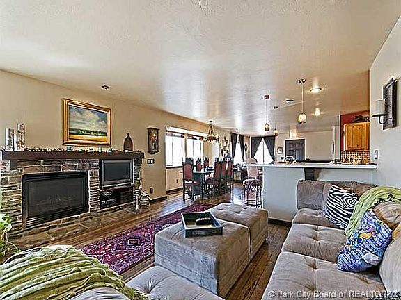 3rd image of 6080 N Kingsford Ave