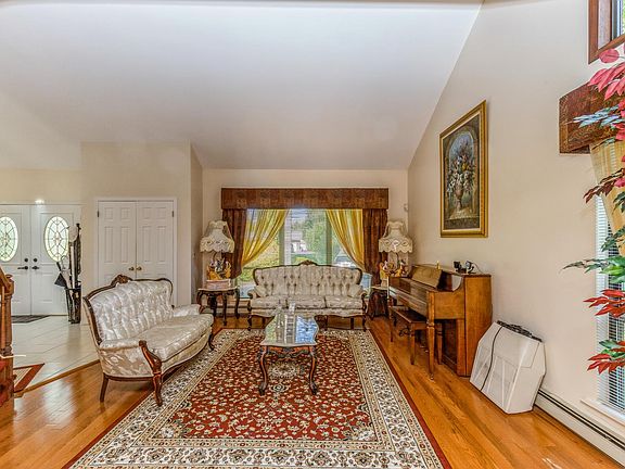 5th image of 108 Grandview Ln