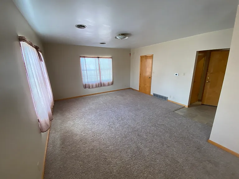 402 W Park Ave — Photo 3