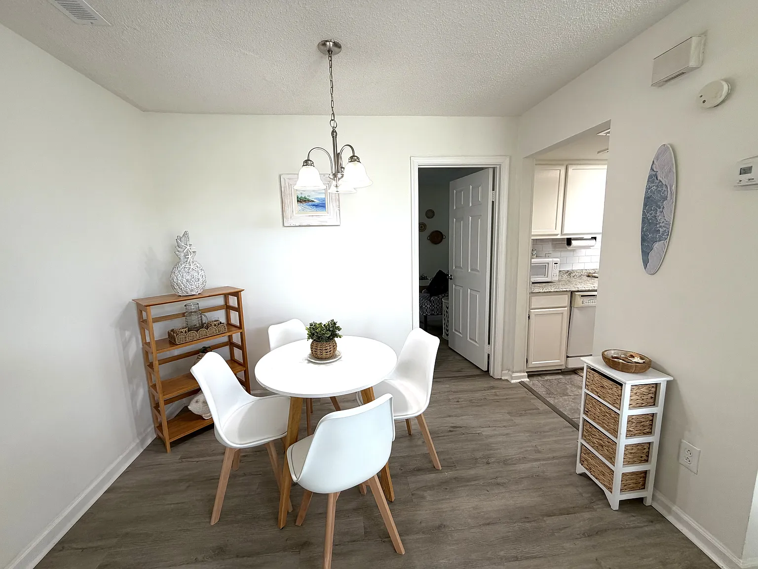 2 bed, 990 sqft, $1,790 — Photo 4