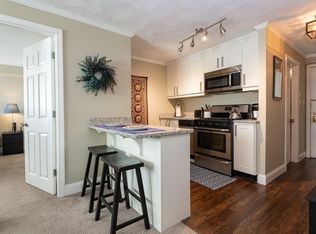 2 Greenbriar Dr APT 105, North Reading, MA 01864