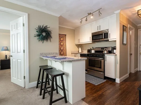 2 Greenbriar Dr APT 105, North Reading, MA 01864