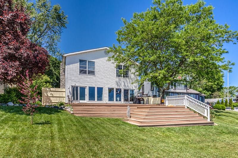 1st image of 7915 Lakeview Dr